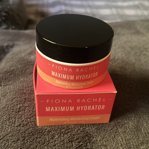 Fiona Rachel moisturizer - Picture 3 of 4